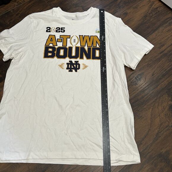 Notre Dame Football 2025 A-Town Bound Nike White Men’s XL T-Shirt NWOT - Picture 3 of 7